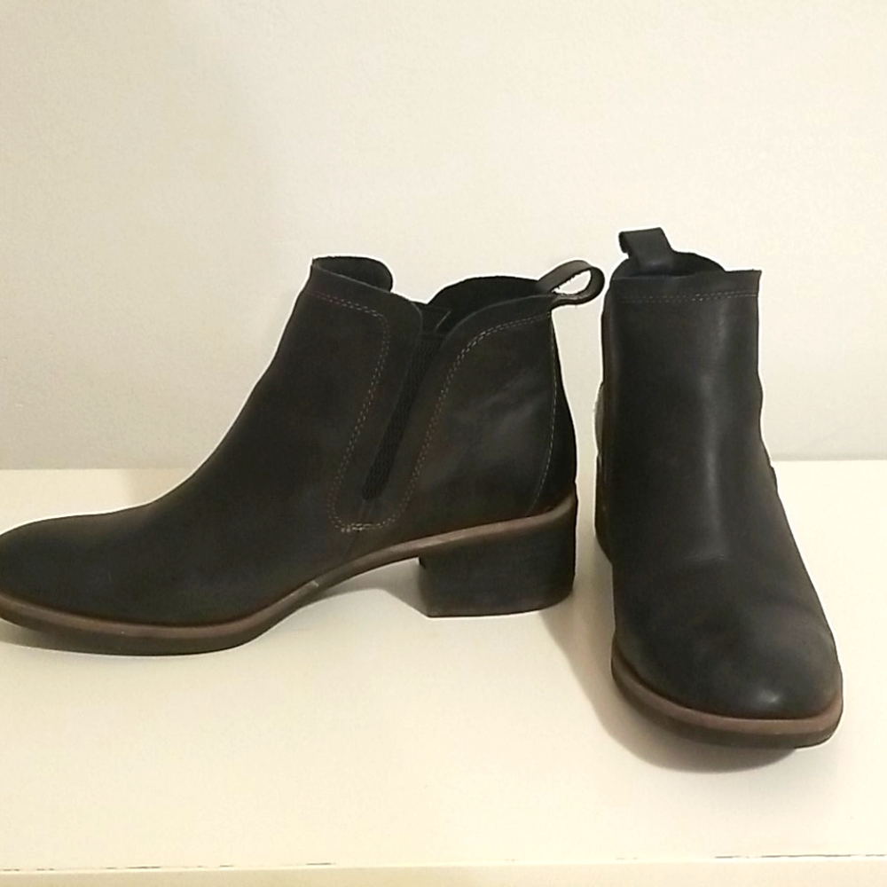 Korks black booties